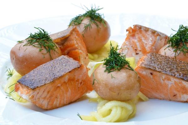 ​​鱼肉中含有丰富的蛋白质，平时适当进食鱼肉对免疫功能提高有利。（图片来源：Pixabay）