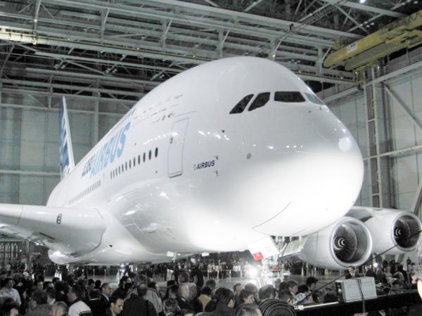2005年1月18日，首架A380飞机摄于在空客所在地图卢兹举行的A380揭示会（Xeper/维基百科CC BY-SA 3.0）