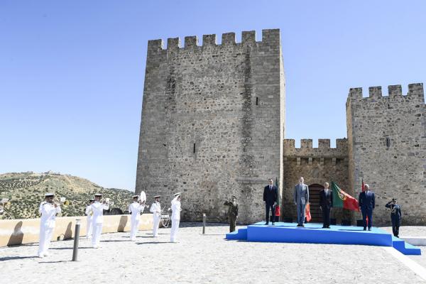 7月1日，西班牙和葡萄牙举行了边界开放仪式。（Getty Images）