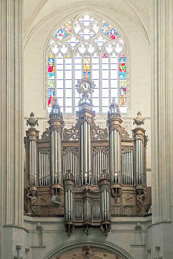 7月18日，南特主教座堂失火，400年的管风琴被毁。（Selbymay/维基百科）