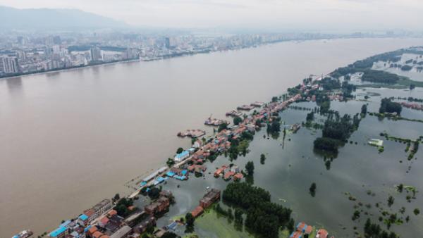 7月18日，长江九江段洪水泛滥。（AFP via Getty Images）  