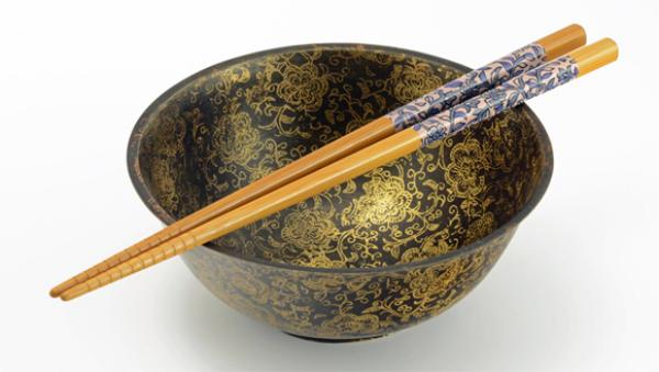 铜碗和筷子（公有领域）