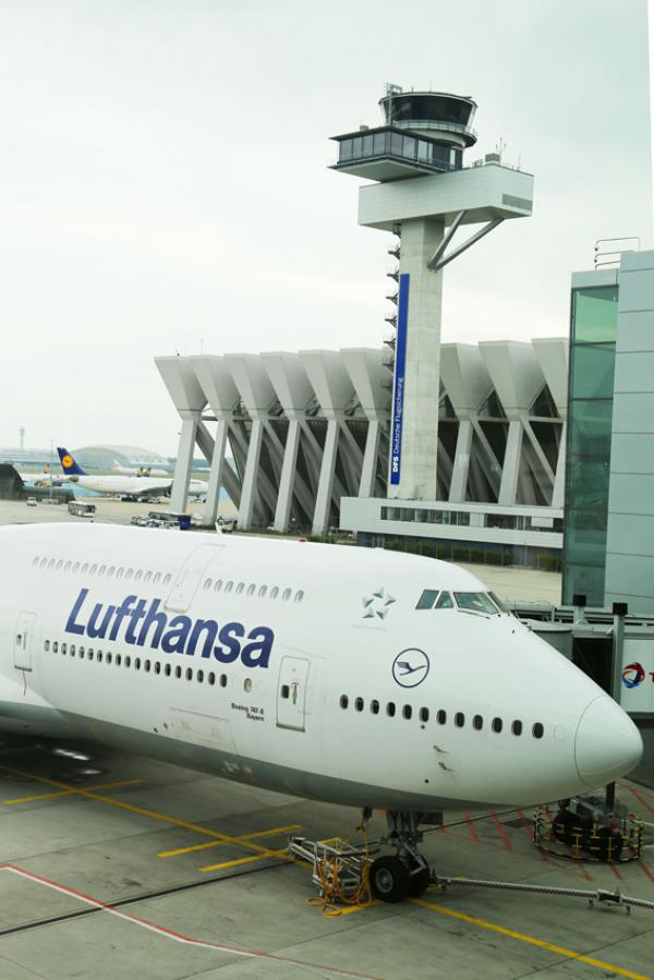 汉莎客机停法兰克福机场。（123RF）