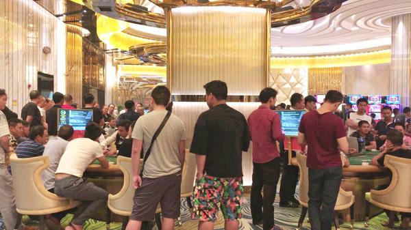 2018年12月13日，柬埔寨一家华人开的赌场中，有中国人在赌博。（Getty Images）