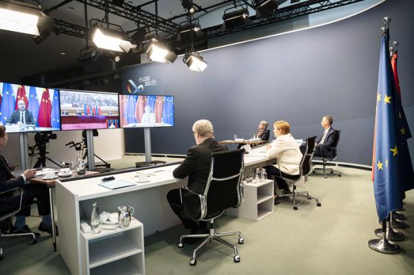 9月14日，德国总理默克尔、欧盟委员会主席冯德莱恩和欧盟理事会主席夏尔•米歇尔，与习近平举行视频会议。（Sandra Steins-Pool/Getty Images）