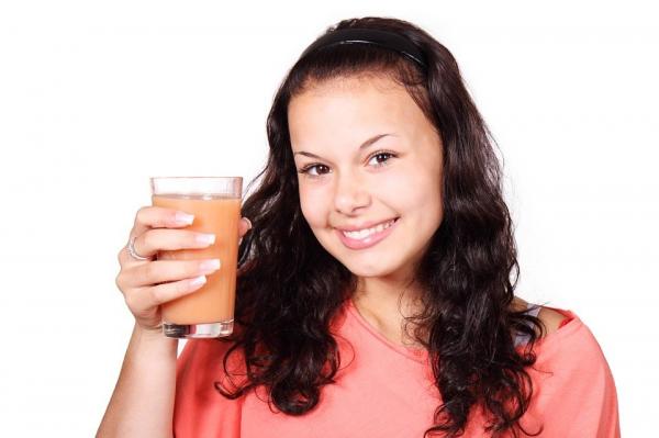 用三杯胡萝卜苹果汁取代早餐的迷你断食可提升免疫力。（图片来源：Pixabay）