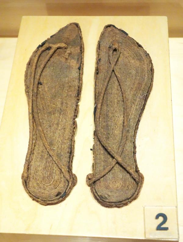 埃及时期的凉鞋（Ralph Hammann/Wikimedia Commons/CC BY-SA 4.0）