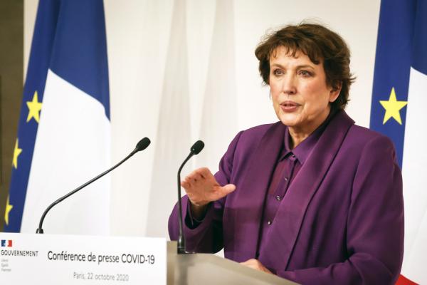 法国文化部长巴舍洛在10月22日的新闻发布会上宣布对文化业的新资助举措。（LUDOVIC MARIN/AFP via Getty Images）