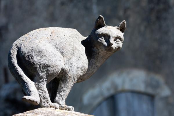 小镇上的猫雕塑（123RF）