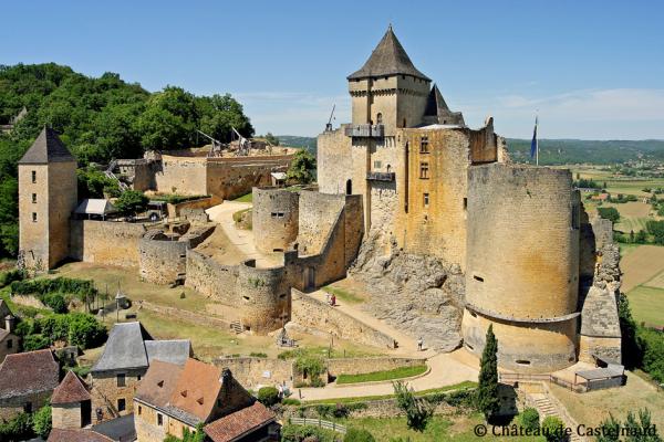 卡斯泰尔诺城堡（Château de Castelnaud/Wikipedia/CC BY-SA 3.0）