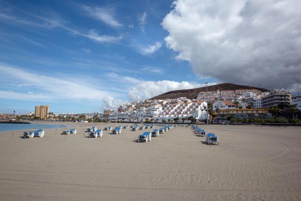西班牙最受欢迎的旅游地加那利群岛之阿罗纳，在去年春季封城期间完全关闭。（DESIREE MARTIN/AFP via Getty Images）