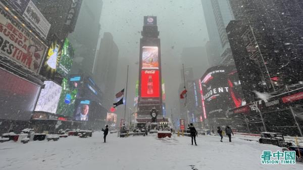 暴风雪袭击美国多个城市，纽约宣布进入紧急状态。图为2月1日的纽约街头。（以下图片均來源：天琴/看中国)