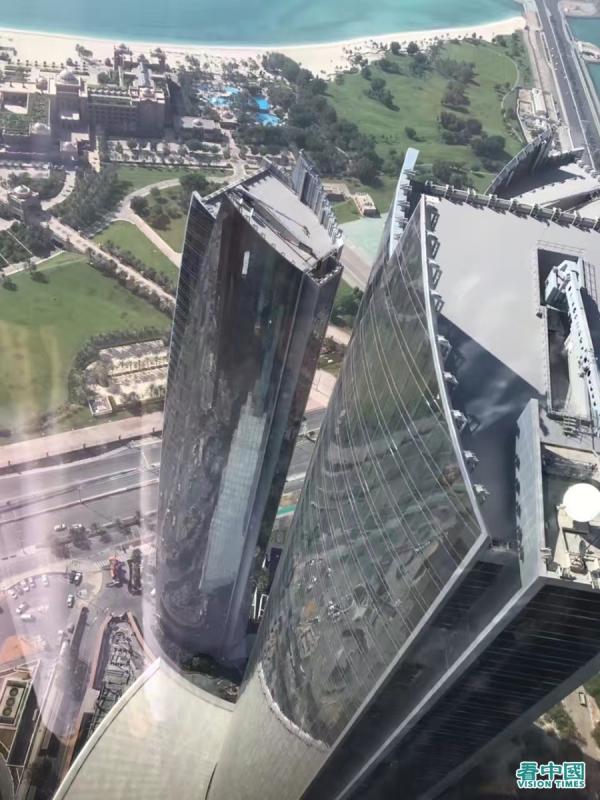 迪拜哈利法塔九十九层私宅外景。