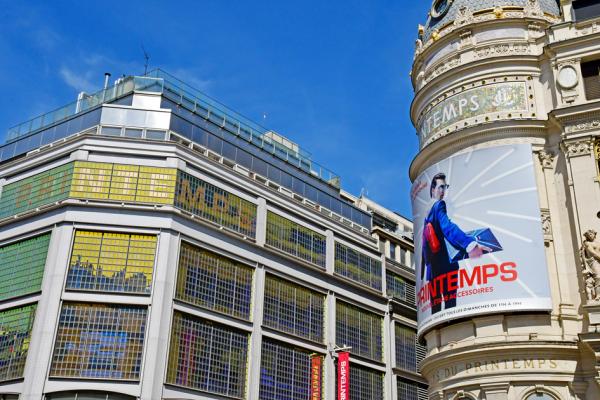 5千平米以上的大型商场关门，如巴黎春天。（123RF）
