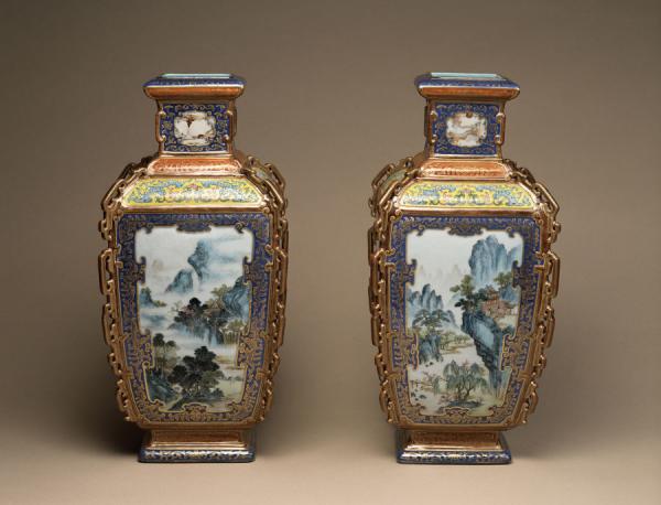 景泰蓝山水双瓶 （图片来源：Walters Art Museum/维基百科）