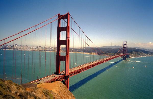 世上最恐怖的三座桥之一， 美国金门大桥。（以下图片均来源：维基百科 ）