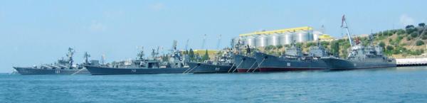 克里米亚半岛西南，塞瓦斯托波尔的黑海舰队军港（Cmapm/Wikipedia/CC BY 3.0) 