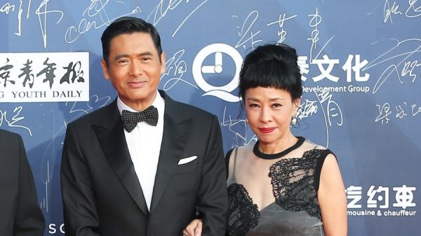 周润发和他的妻子陈荟莲。(图片来源：STR/AFP via Getty Images)