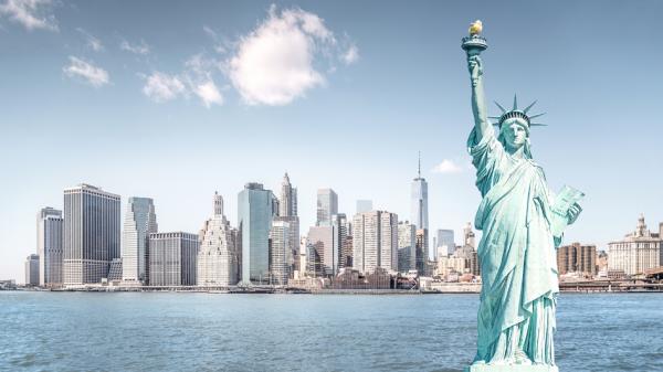 矗立在美国纽约自由岛的自由女神像（123RF）