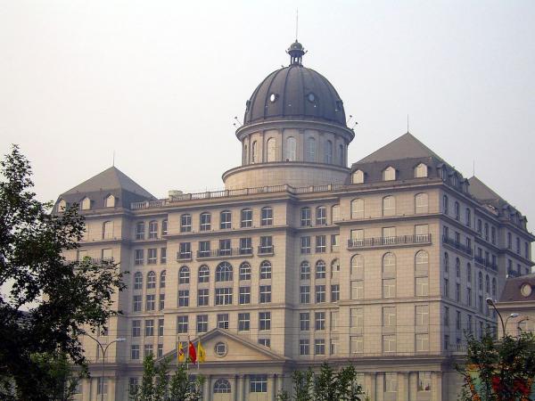 中国印钞造币总公司的办公楼 — — 北京市西城区西直门外大街甲143号凯旋大厦 。   （图片来源：维基百科 ）