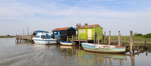 瑟德尔河畔的彩色小屋与船只（123RF）