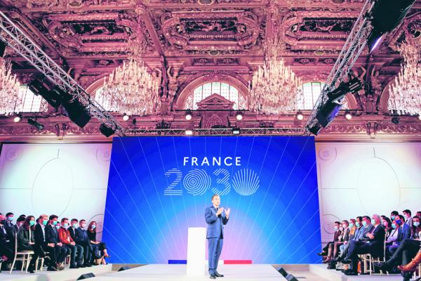 2021年10月12日，法国总统马克龙在巴黎爱丽舍宫介绍“法国 2030”投资计划时发表讲话。（LUDOVIC MARIN/POOL/AFP via Getty Images）
