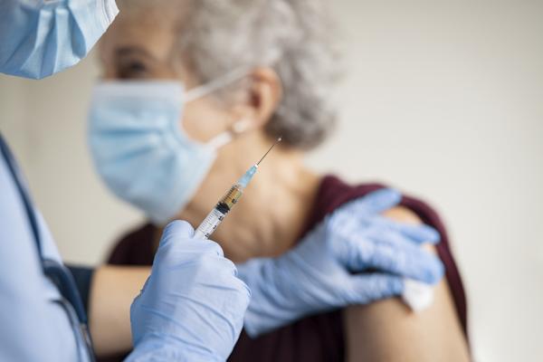 从12月初开始，法国将面向50岁到64岁的人群推进疫苗加强针的接种。（123RF）