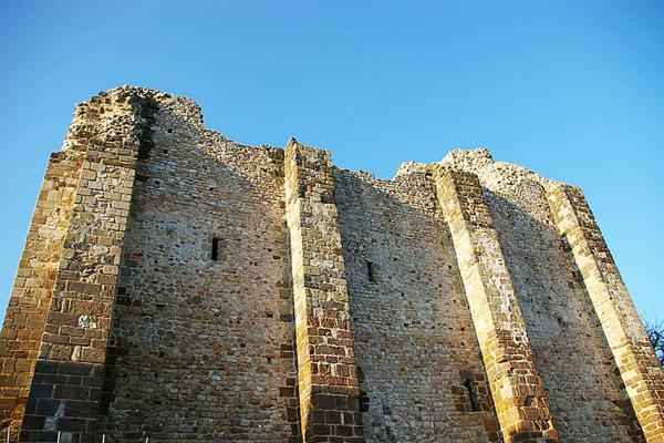 圣苏珊旧城堡的主塔遗址（公有领域）