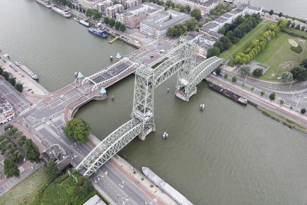 鹿特丹Koninginnebrug和De Hef的鸟瞰图（Joop van Houdt/Wikipedia)