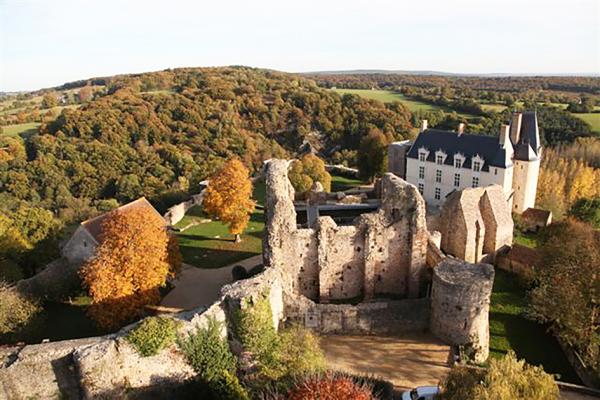 圣苏珊镇的旧城堡和新城堡遗址（Jp.morteveille//Wikipedia/CC BY-SA 3.0）