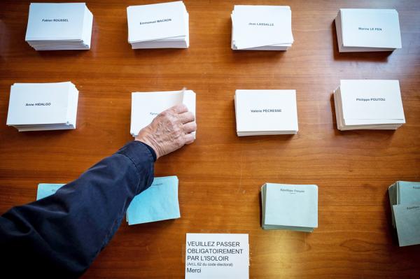 法国南部城市图卢兹一投票点。（LIONEL BONAVENTURE/AFP via Getty Images）