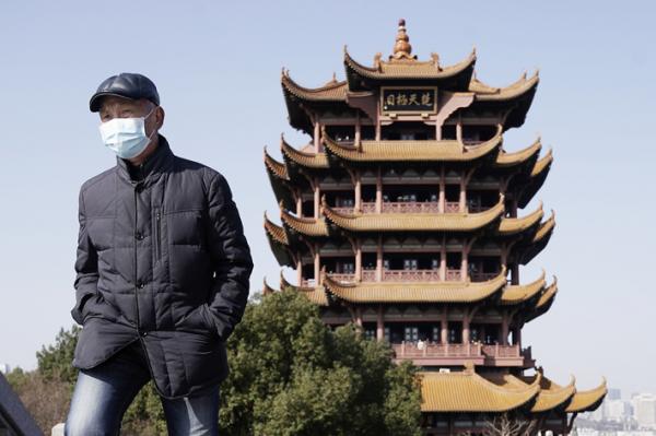 2021年1月1日，一名游客在武汉市黄鹤楼公园游览。（Getty Images）
