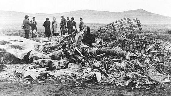 林彪出走，所搭乘的256号三叉戟专机在蒙古温都尔汗坠毁，机上所有成员全部死亡。
