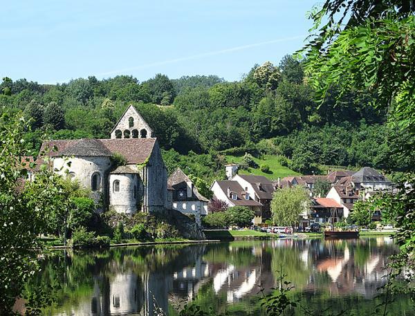 多尔多涅河畔博略镇（Hubert DENIES/Wikimedia/CC BY-SA 3.0）