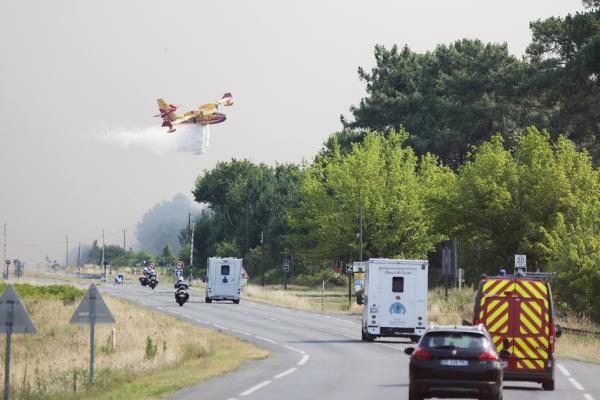 正在吉伦特省救火的加拿大飞机（THIBAUD MORITZ/AFP via Getty Images）