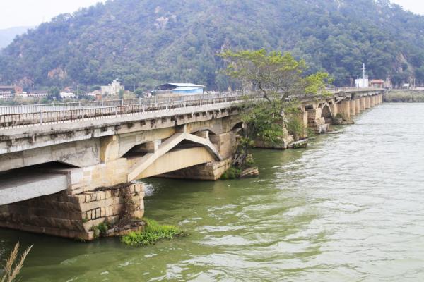 江东桥（Zhangzhugang/Wikipedia/CC BY-SA 4.0）