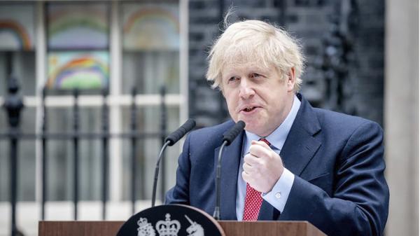 在50多位内阁成员和高官相继辞职的压力下，英国首相约翰逊7月7日宣布辞任保守党党魁，但留任首相职务到10月，直到选出新的领导人。（Number 10 from Flickr/CC BY-NC-ND 2.0）