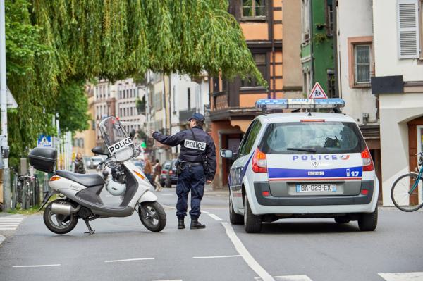 法国警察维持秩序（123RF）