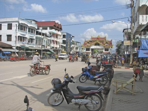 缅甸苗瓦迪的街道（Tristanb/Wikipedia/domaine public）