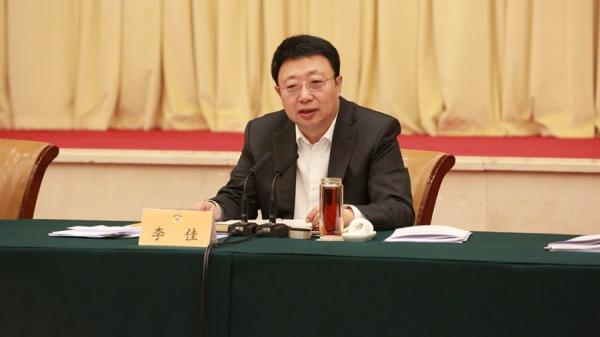 现年61岁的中共山西省政协主席李佳被免职，引外界关注。