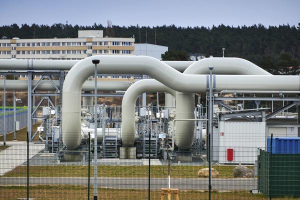 图为2022年4月3日，俄罗斯天然气工业股份公司（Gazprom）在德国梅克伦堡-西波美拉尼亚的北溪二号管道。俄罗斯停供天然气对制造业大国德国的经济造成了严重的负面影响。（123RF）