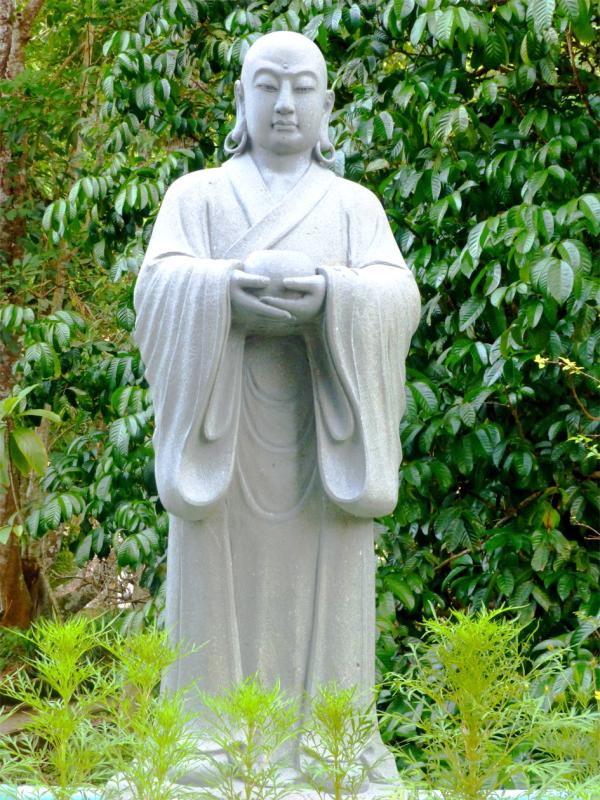泰国宋卡府龙象山寺的汉传佛教风格阿难尊者石雕（Photo Dharma/wikipedia/CC BY 2.0）