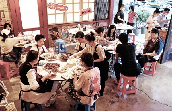 2022年6月北京一家中餐馆。（JADE GAO/AFP via Getty Images）