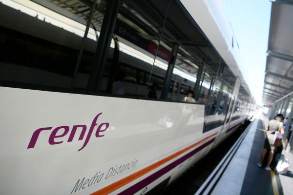 Renfe公司火车（GABRIEL BOUYS/AFP via Getty Images）