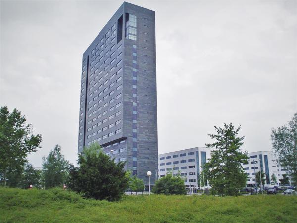 图为全球最重要半导体设备制造商阿斯麦公司（ASML）位于荷兰的总部。（A ansems/Wikipedia/公有领域)