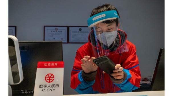 江苏省常熟市从5月开始对体制内人员实行工资全额数字人民币发放。示意图。（图片来源：Andrea Verdelli/Getty Images）