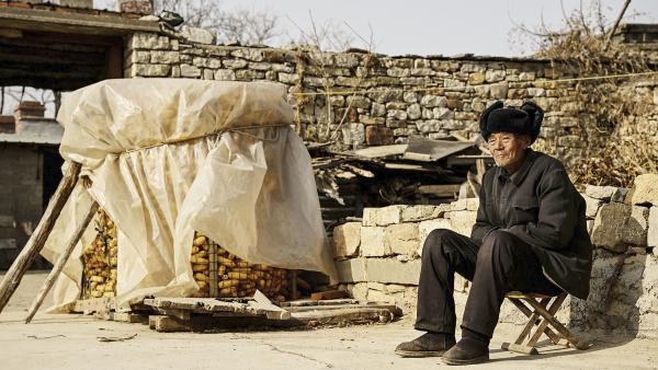 2023年1月7日，中国东部山东省泰安市农村地区的一位老人。（Getty Images）