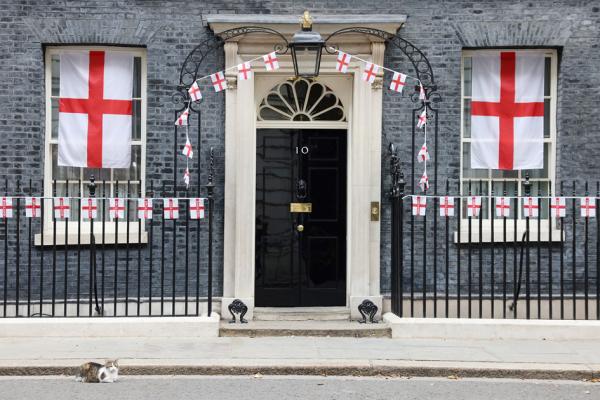 随着地方选举结果的公布，一些保守党议员对结果感到担忧。图为英国首相府官邸唐宁街10号。（HOLLIE ADAMS/AFP/Getty Images）