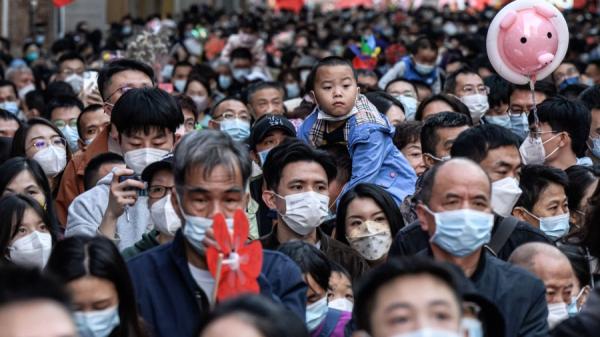 2023年1月20日新冠（COVID-19）疫情中的广州市民参加活动。（图片来源：Getty Images）