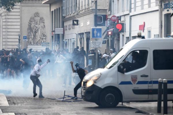 6月30日，法国南部马赛爆发的骚乱现场。（CHRISTOPHE SIMON/AFP via Getty Images)）